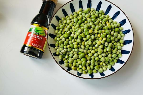 凉拌鲜豌豆米的做法图解1