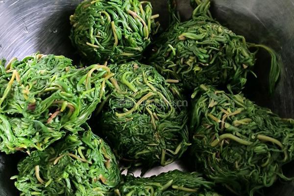 黄茎菜饺子的做法图解1