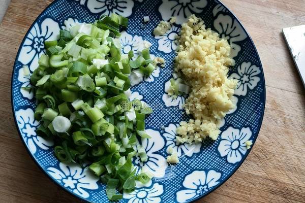 黄茎菜饺子的做法图解3