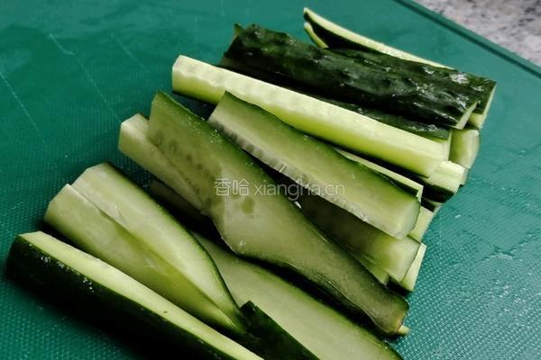 凉拌瓜条的做法图解3