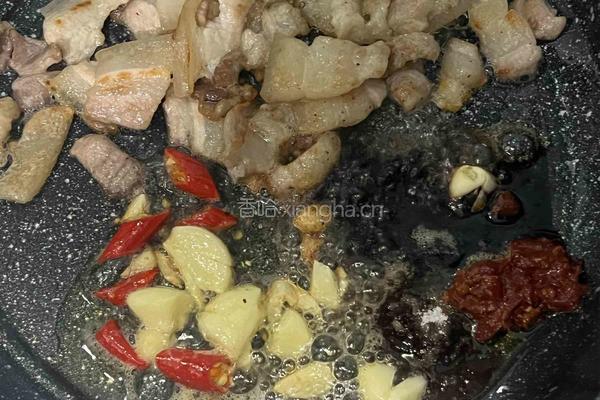 五花肉炒豆干的做法图解3