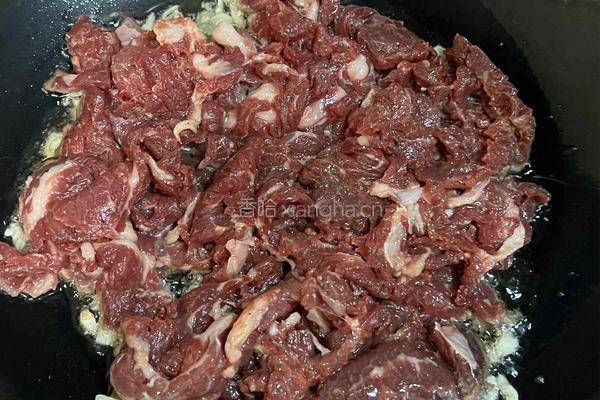 芹菜炒牛肉的做法图解4