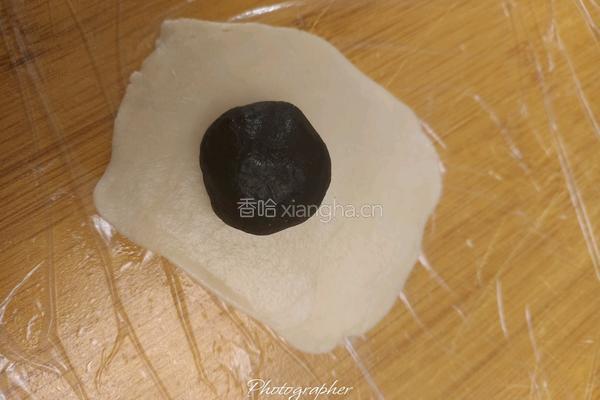 小熊猫蛋黄酥的做法图解17