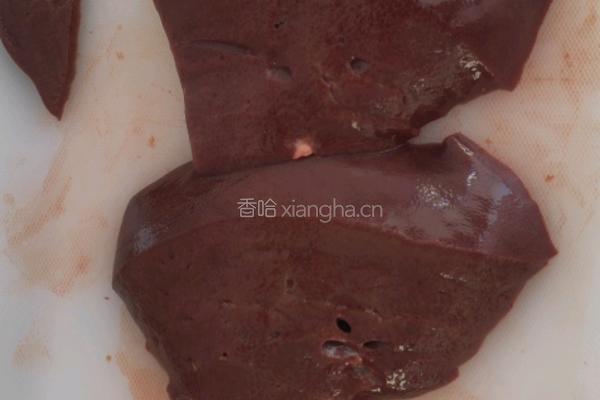 蒜苗炒猪肝的做法图解1