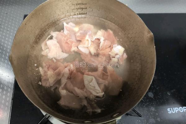 土豆泥炒黄焖鸡的做法图解1