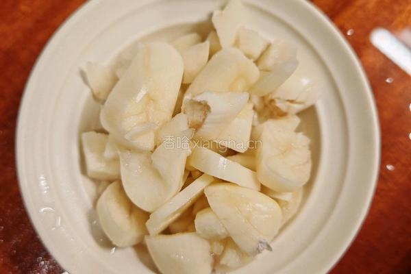 荷兰豆炒腊肉的做法图解5