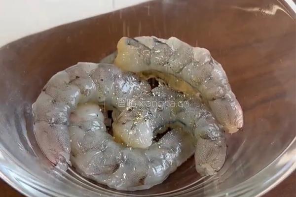 黑松露虾仁滑蛋三明治的做法图解1