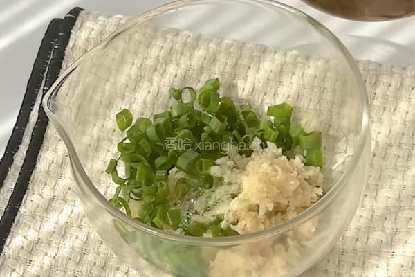 懒人必备！超简单葱油鸡饭，香到舔盘的做法图解7