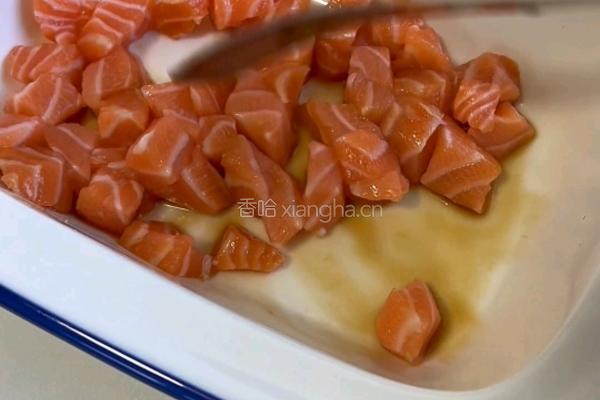 三文鱼牛油果拌饭的做法图解3