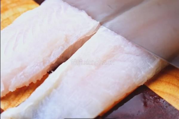 黑松露地中海烤巴沙鱼的做法图解1