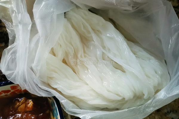三丝炒河粉的做法图解1