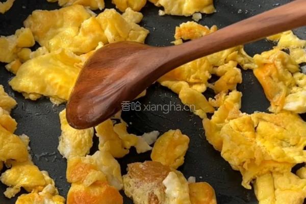 海苔午餐肉炒饭的做法图解3