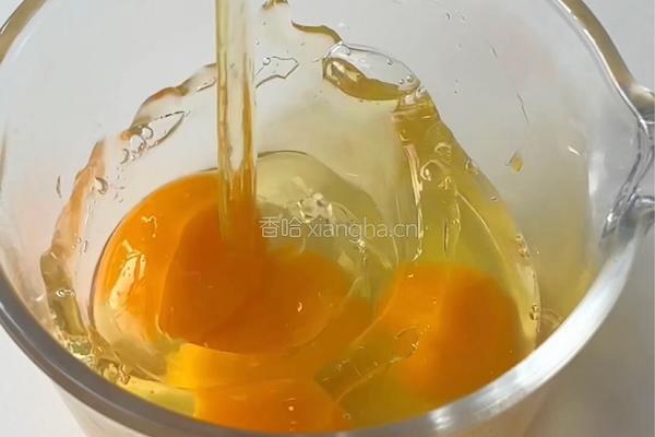 入口滑嫩、菌菇鲜香的菌菇滑蛋真的绝了～超简单哟～的做法图解2