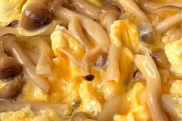 入口滑嫩、菌菇鲜香的菌菇滑蛋真的绝了～超简单哟～的做法图解7