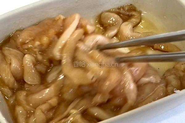 黑椒口蘑煎鸡肉的做法图解2
