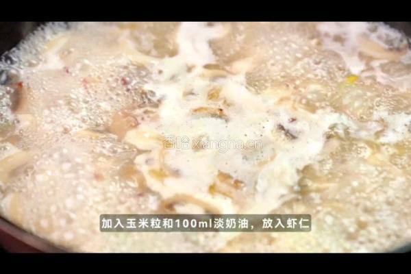 法式鲜虾玉米蘑菇汤的做法图解7