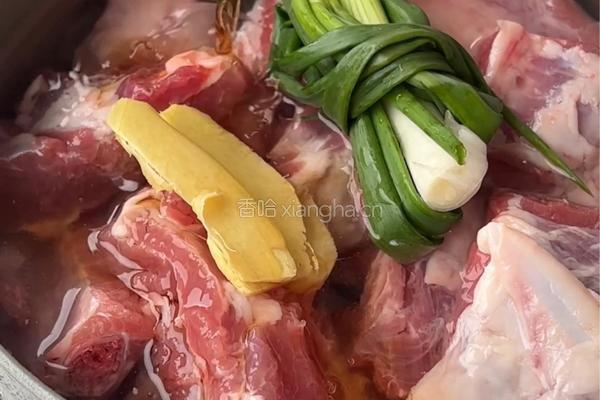 酸甜控狂喜！这道山楂炖排骨堪称味蕾炸弹！的做法图解2