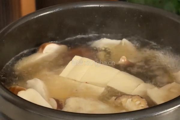鲜掉眉毛！这碗松茸豆腐汤直接封神！一口入魂的秋日限定美味来啦的做法图解6