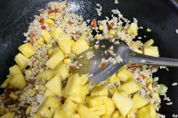 菠萝炒饭的做法图解5