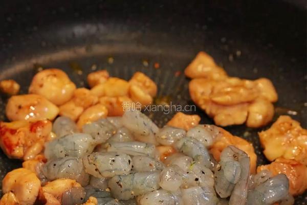 低卡高鲜王炸组合！9菇鲜虾仁鸡肉饭，馋哭隔壁小孩！的做法图解5