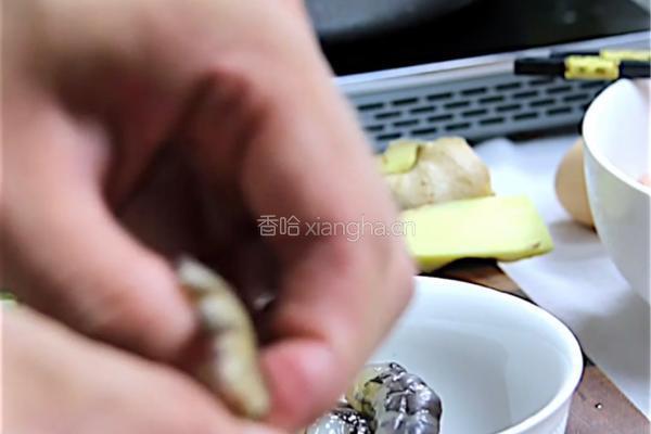 一口爆汁！鲜香黑虎虾蒸饺绝了的做法图解1