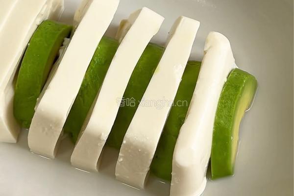 一口入魂！日式牛油果豆腐沙拉，解锁清新好滋味的做法图解4