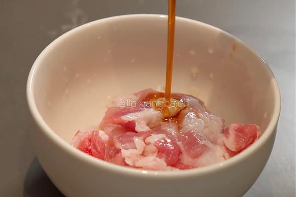 双菇烩冬笋：春日餐桌上的味觉盛宴的做法图解2