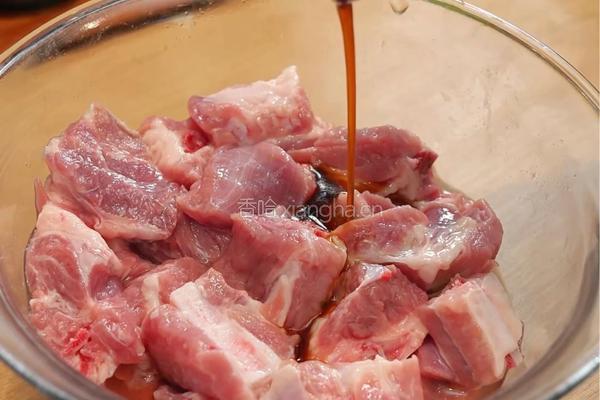 蒜香排骨蒸南瓜丨一口入魂的美味盛宴的做法图解3