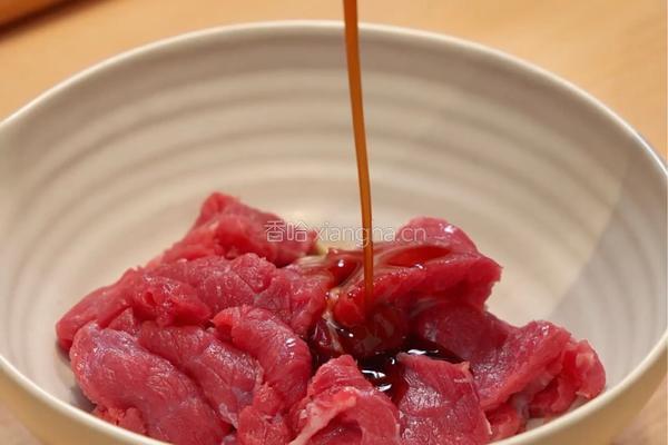 笋尖炒牛肉丨脆嫩与鲜嫩的舌尖碰撞的做法图解2