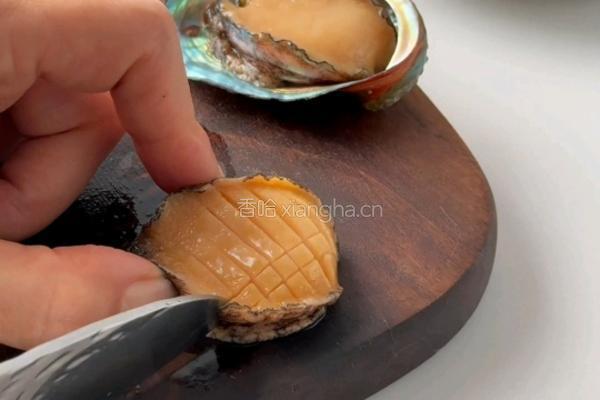 蒜蓉粉丝蒸鲍鱼的做法图解2