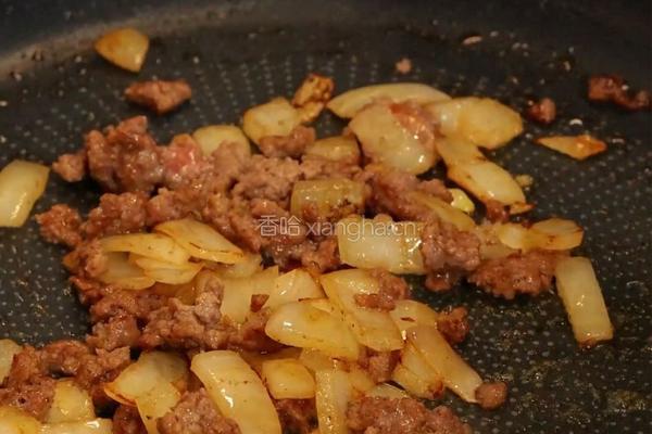 一口沦陷！在家复刻的黑松露肉酱芝士土豆饼太绝了的做法图解2