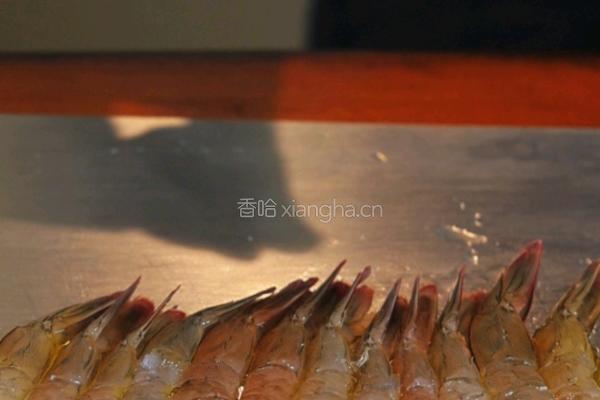 法式蒜香口蘑虾的做法图解2