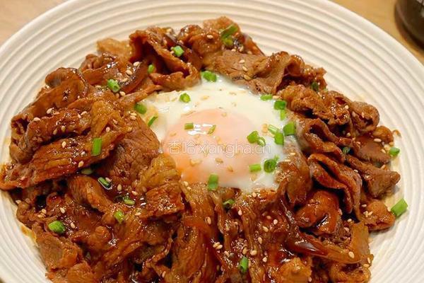 一口沦陷！日式肥牛饭的治愈系美味暴击