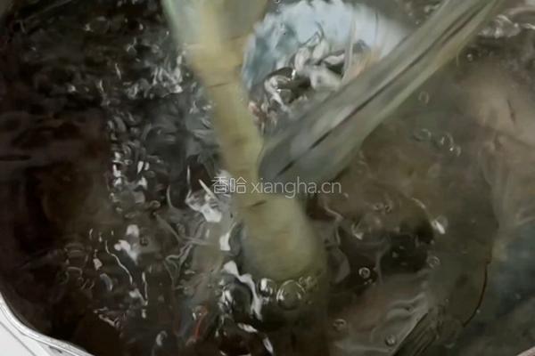 香辣柠檬黄瓜虾的做法图解1