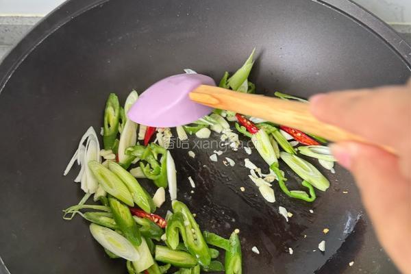 香辣孜然面筋的做法图解4