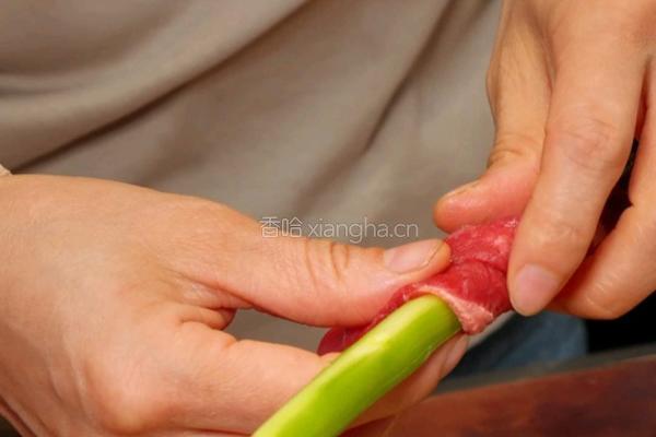 芦笋牛肉卷的做法图解3