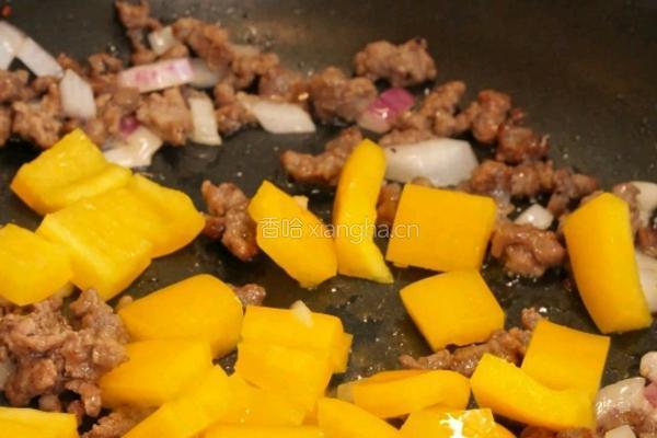 黑松肉洋葱牛肉法棍的做法图解2