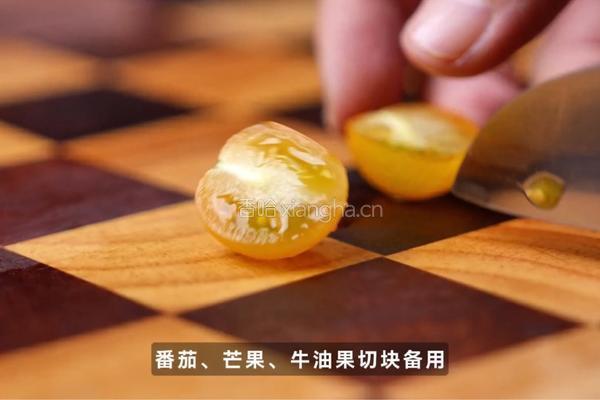 芒果虾仁沙拉的做法图解2
