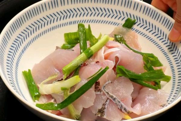 清蒸鲈鱼片的做法图解4
