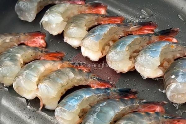 蒜香罗氏虾的做法图解3
