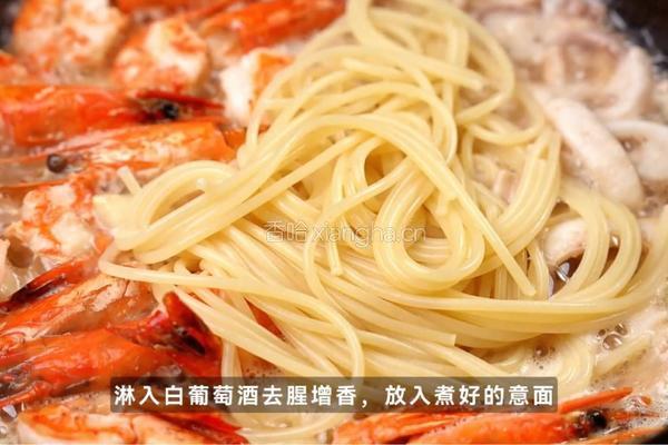 松露海鲜意面的做法图解3