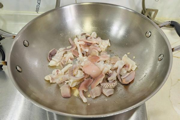 鱿鱼炒豆角的做法图解5