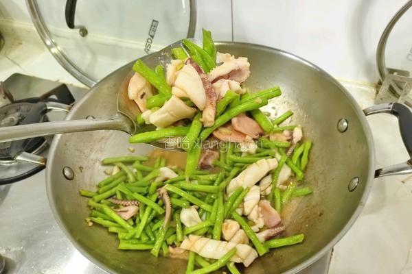 鱿鱼炒豆角的做法图解9