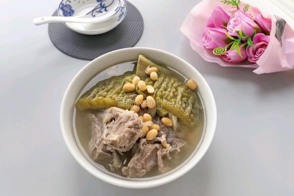 凉瓜黄豆排骨汤的做法图解9