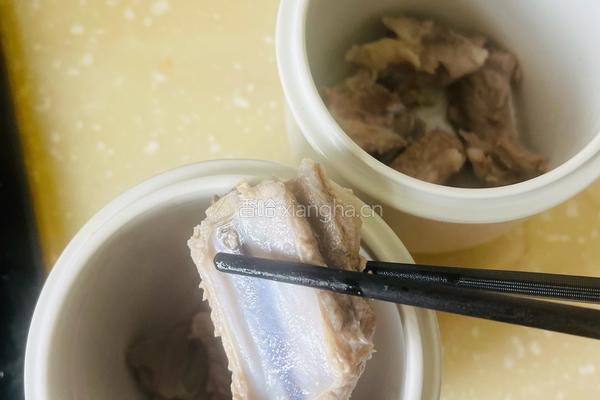 排骨藕汤蒸盅的做法图解1