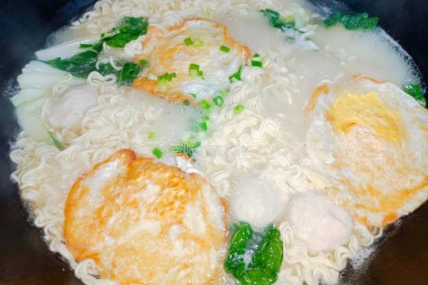 肉丸鸡蛋方便面的做法图解9