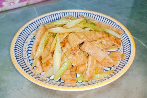 油豆腐炒芹菜