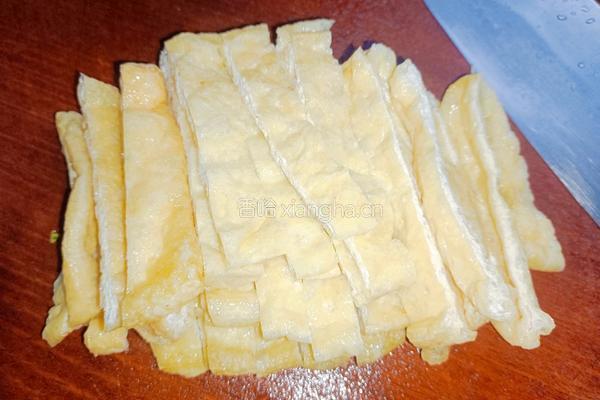 油豆腐炒芹菜的做法图解3