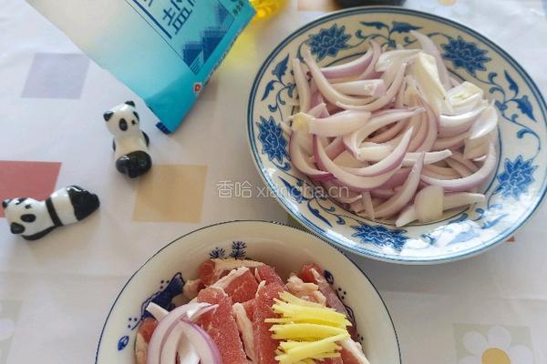 洋葱炒肉的做法图解2