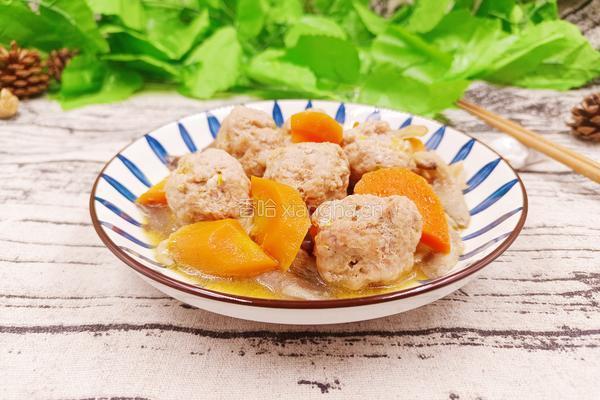 胡萝卜平菇炖肉丸